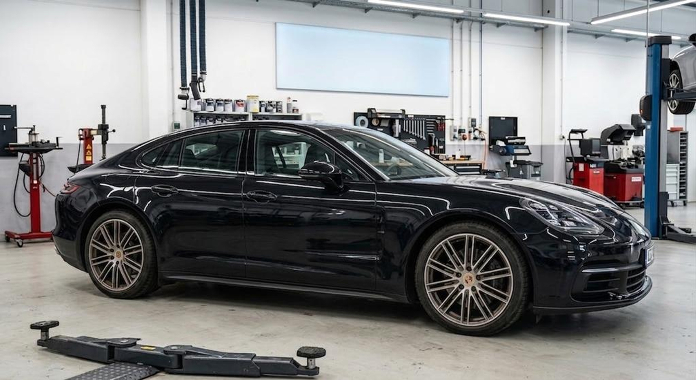 Après réparation carrosserie — Porsche Panamera